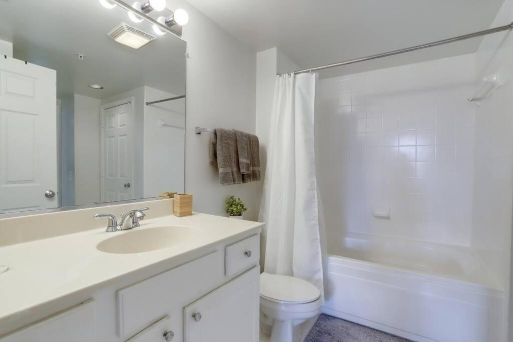 Fantastic 1 Bedroom Condo At Ballston With Gym Arlington Bagian luar foto